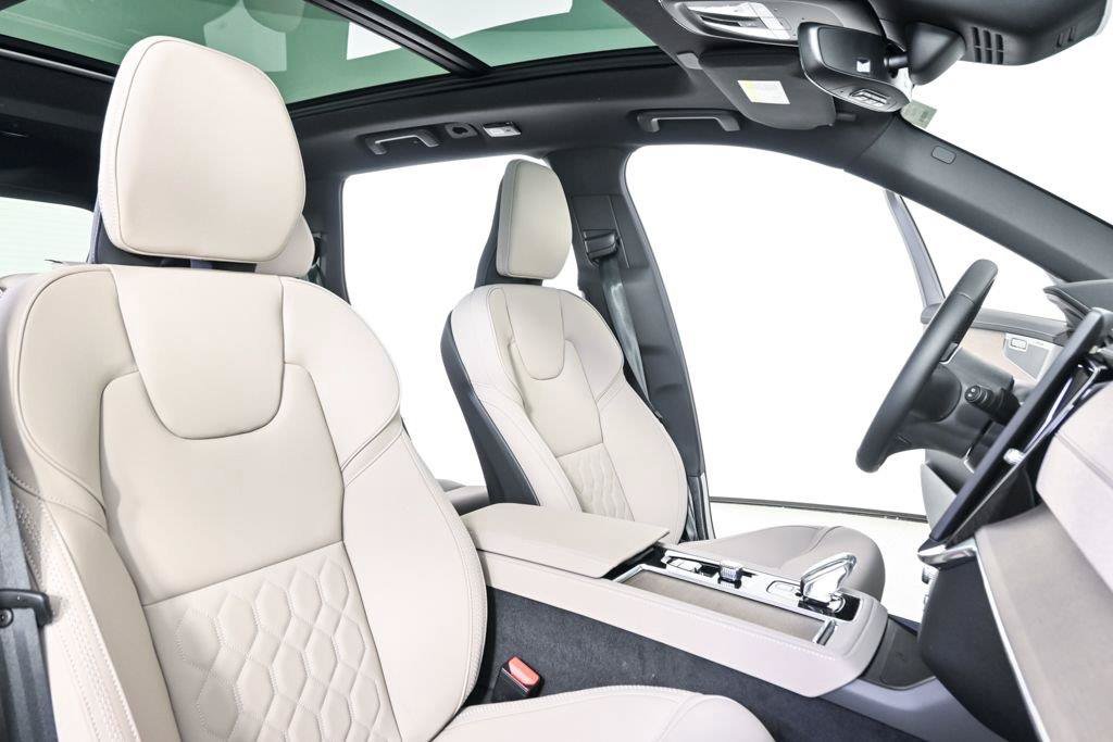 New 2026 Volvo XC90 T8 Plus w/ Protection Package Premier AWD/4WD image 24
