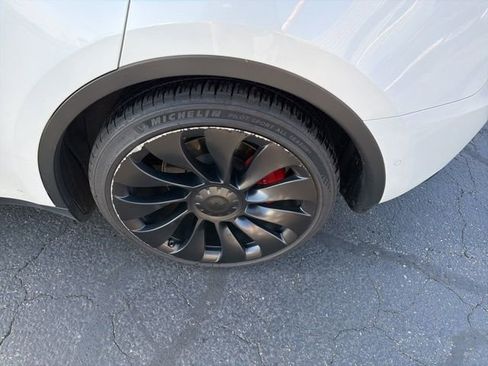 Used 2022 Tesla Model Y Performance AWD/4WD image 32
