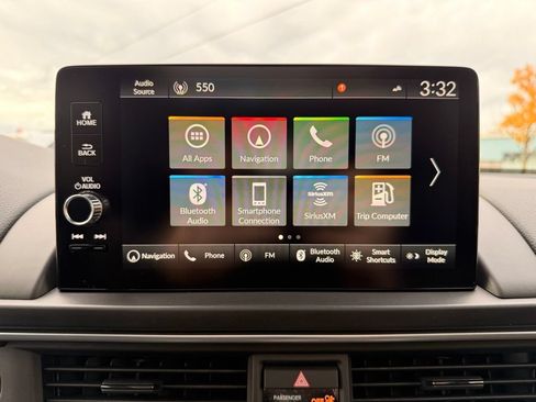 Used 2025 Honda Pilot Touring image 7