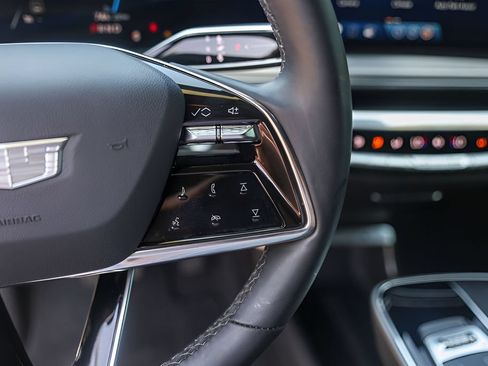 Certified 2024 Cadillac Lyriq Luxury AWD/4WD image 12