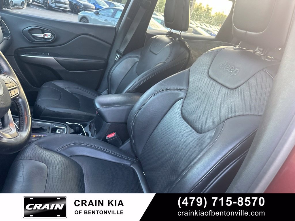 Used 2021 Jeep Cherokee Latitude Lux w/ Sun & Sound Group AWD/4WD image 17
