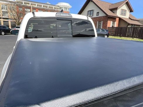 Used 2019 Toyota Tacoma TRD Sport AWD/4WD image 30