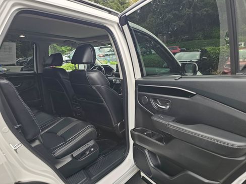 Used 2024 Honda Pilot Touring image 15