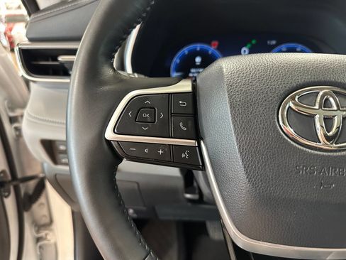 Used 2024 Toyota Highlander Platinum AWD/4WD image 17
