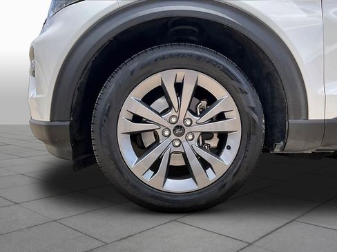 Certified 2021 Ford Explorer XLT w/ Equipment Group 202A image 10