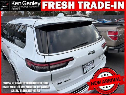 Used 2023 Jeep Grand Cherokee L Overland w/ Advanced Protech Group III image 9