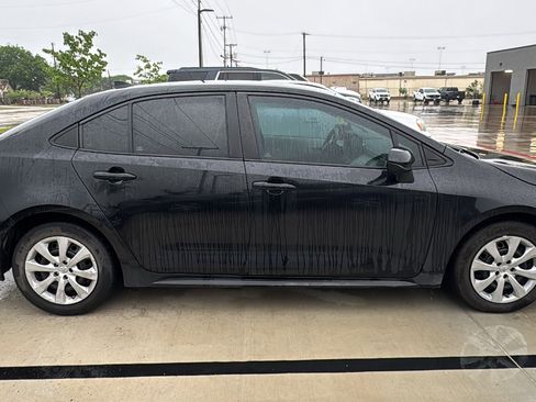 Used 2022 Toyota Corolla LE image 5