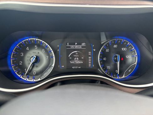 Used 2024 Chrysler Voyager LX FWD image 41