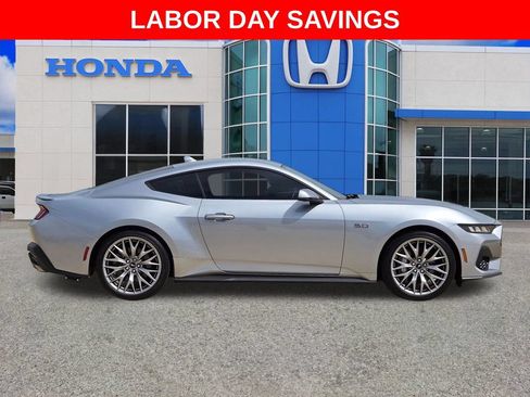 Used 2025 Ford Mustang GT Premium RWD image 2