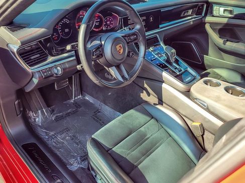 Used 2022 Porsche Panamera GTS image 9