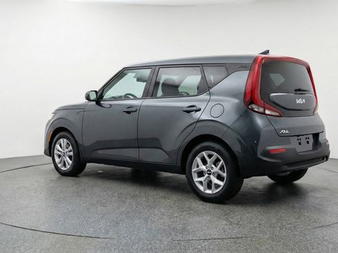 Used 2025 Kia Soul LX w/ LX Technology Package FWD image 6