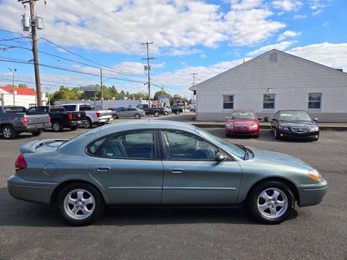 Used 2005 Ford Taurus SE image 5