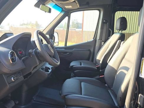 Used 2025 Mercedes-Benz Sprinter 2500 image 21