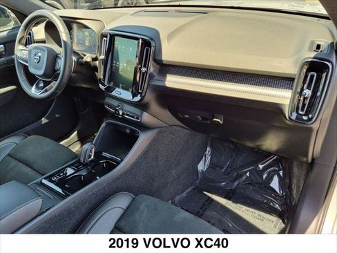 Used 2019 Volvo XC40 T5 R-Design AWD/4WD image 27
