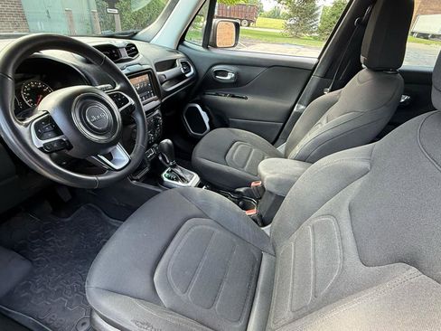 Used 2018 Jeep Renegade Latitude FWD image 11