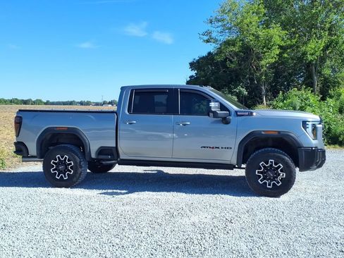 Used 2025 GMC Sierra 2500 AT4X AWD/4WD image 4