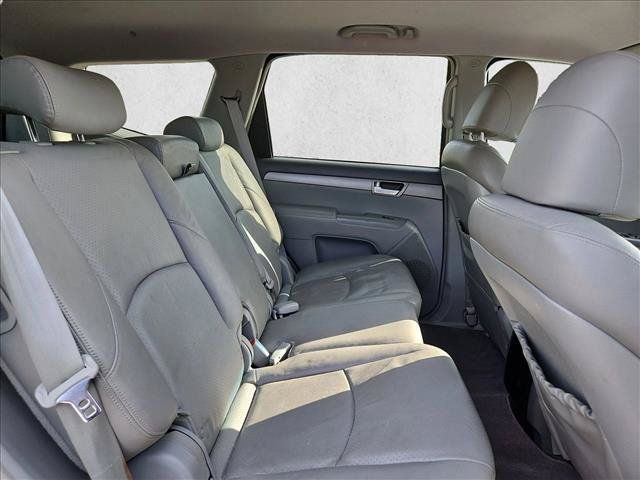 Used 2009 Kia Borrego LX w/ Convenience Pkg RWD image 17