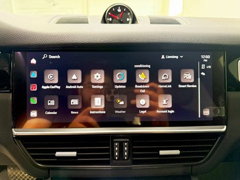 Used 2022 Porsche Cayenne Platinum Edition image 20