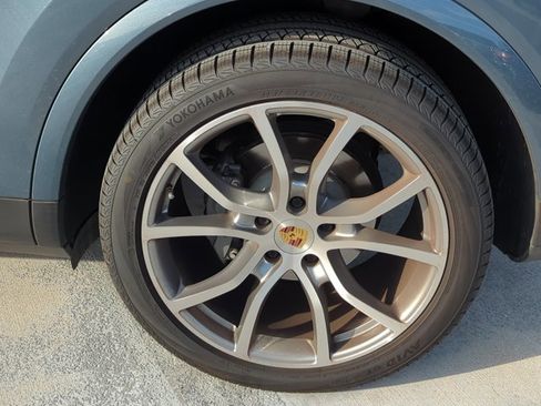 Used 2019 Porsche Cayenne S image 9