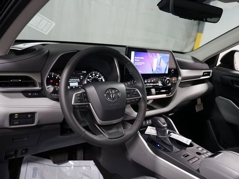 New 2026 Toyota Highlander XLE AWD/4WD image 12