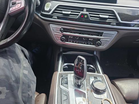 Used 2017 BMW 740i RWD image 9
