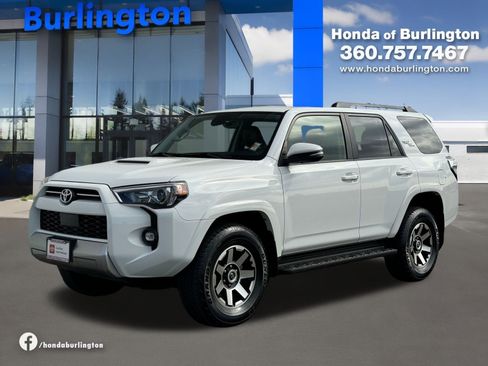 Used 2024 Toyota 4Runner TRD Off-Road Premium image 10