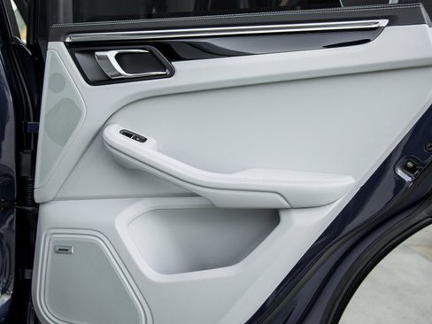 New 2026 Porsche Macan image 38