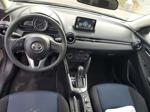 Used 2017 Toyota Yaris iA image 9