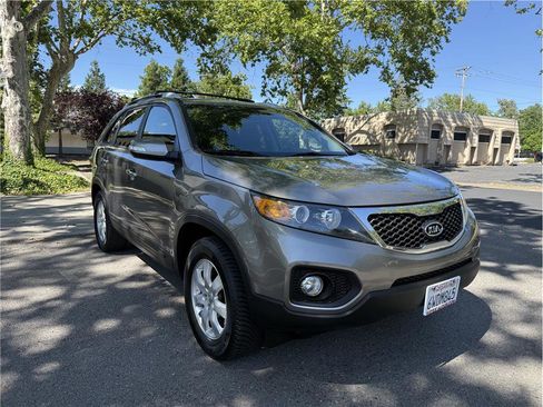 Used 2012 Kia Sorento LX w/ Convenience Pkg AWD/4WD image 1
