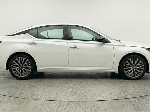 Used 2025 Nissan Altima 2.5 SV image 11