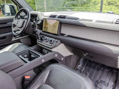 Used 2023 Land Rover Defender 130 SE AWD/4WD image 22