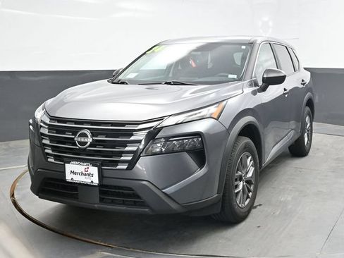 Used 2024 Nissan Rogue S AWD/4WD image 2