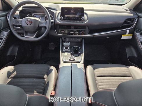 Used 2026 Nissan Rogue SV AWD/4WD image 16