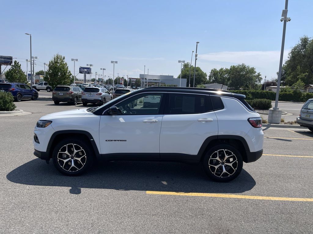 Used 2025 Jeep Compass Limited AWD/4WD image 4