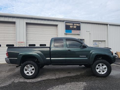 Used 2011 Toyota Tacoma 4x4 Access Cab V6 w/ SR5 Pkg #2 image 6