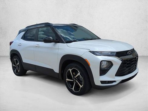 Used 2022 Chevrolet TrailBlazer RS w/ Sun and Liftgate Package FWD image 3
