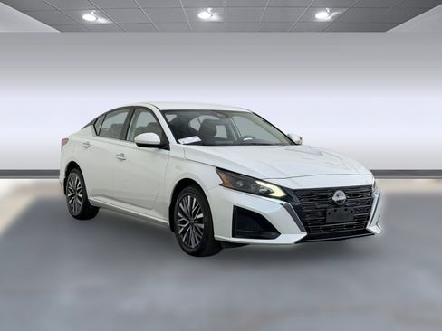 Used 2023 Nissan Altima 2.5 SV image 6