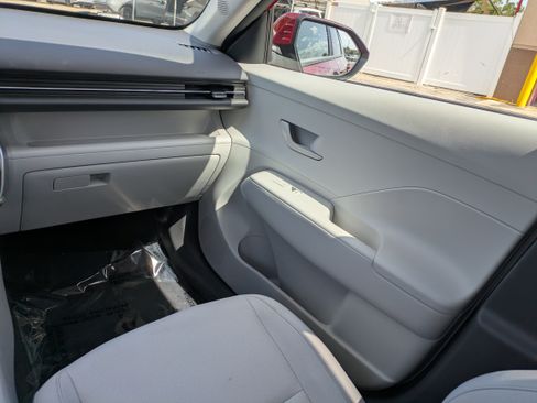 Used 2025 Hyundai Kona SEL FWD image 16