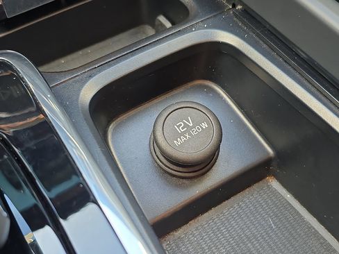 Certified 2023 Volvo XC60 B5 Plus image 30