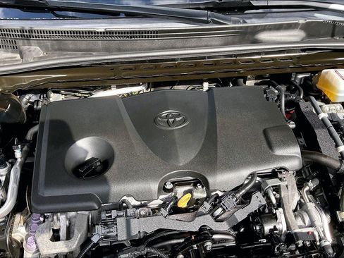 Used 2020 Toyota Camry LE image 32