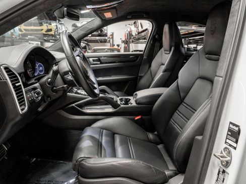 Used 2023 Porsche Cayenne Turbo GT image 28