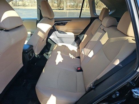 Used 2022 Toyota RAV4 LE image 18