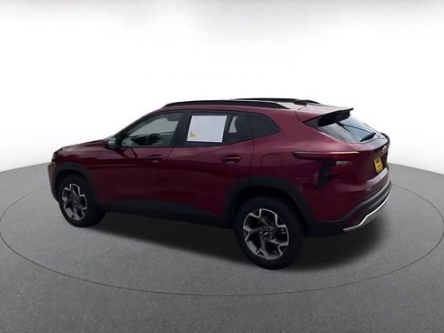 Used 2025 Chevrolet Trax LT w/ LT Convenience Package FWD image 10