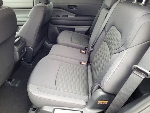 New 2025 Nissan Pathfinder S image 8