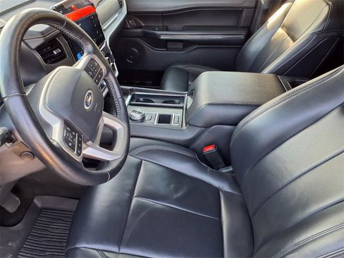 Used 2023 Ford Expedition XLT image 16