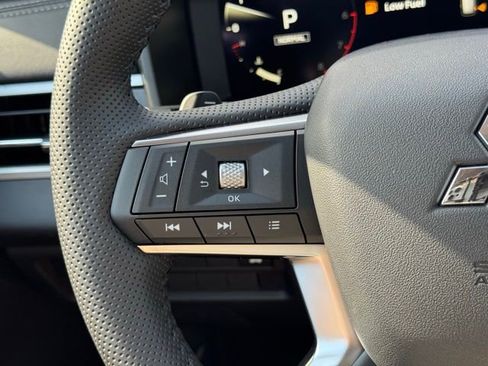 New 2025 Mitsubishi Outlander SE image 24