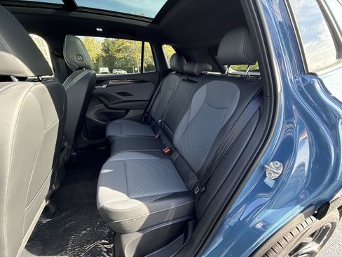 New 2025 Volkswagen Tiguan SE R-Line image 24