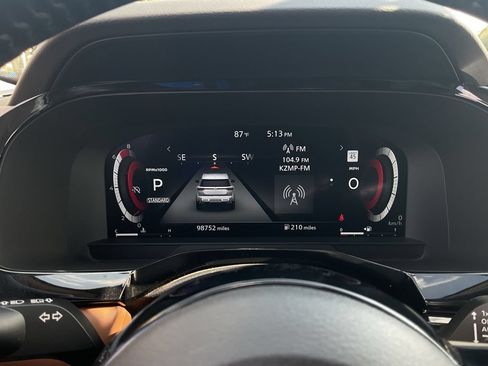 Used 2024 Nissan Pathfinder Platinum FWD image 40