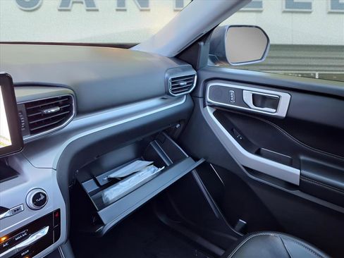 Used 2022 Ford Explorer XLT w/ Equipment Group 202A image 21