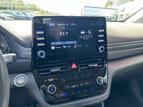 Used 2022 Hyundai Ioniq SE image 21